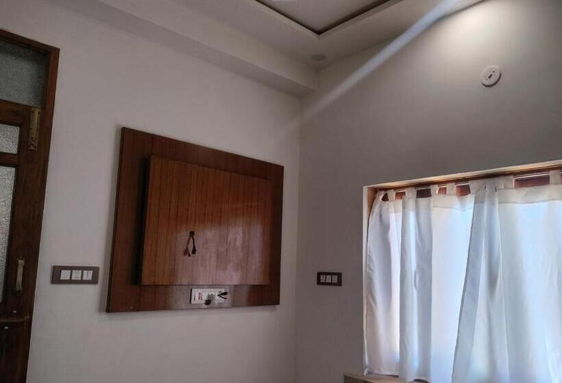 חדר אקונומי, Vasudev Niwas