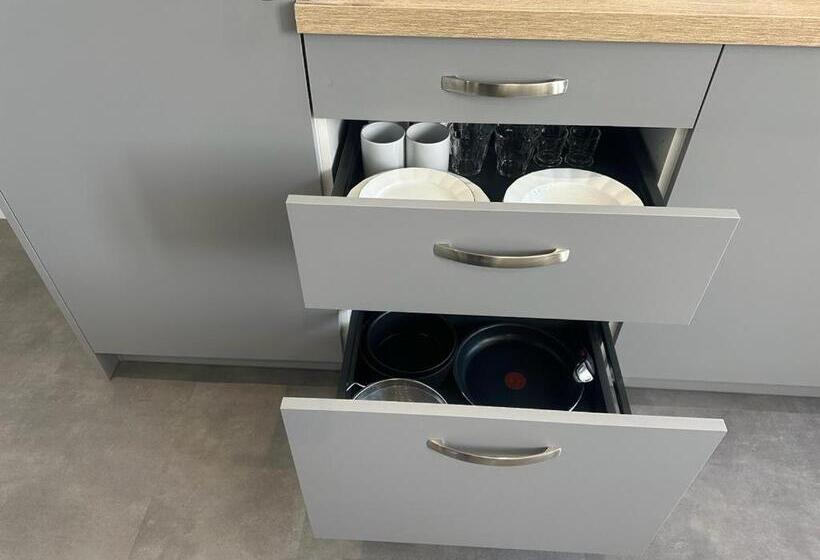 标准工作室, Le Bugatti Studio En Face De La Gare