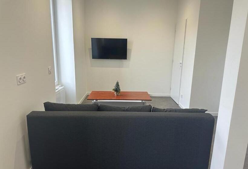 标准工作室, Le Bugatti Studio En Face De La Gare