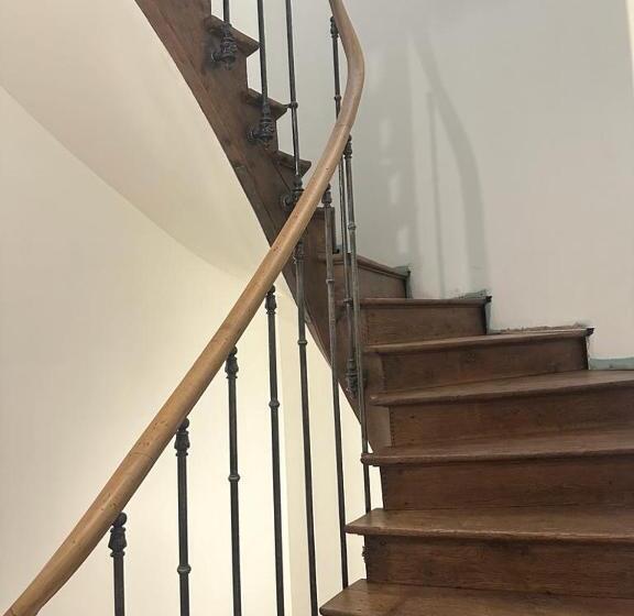 标准工作室, Le Bugatti Studio En Face De La Gare