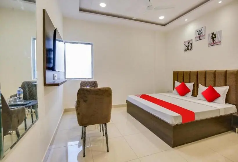 Classic Kolmen Hengen Huone, Orchid Regency
