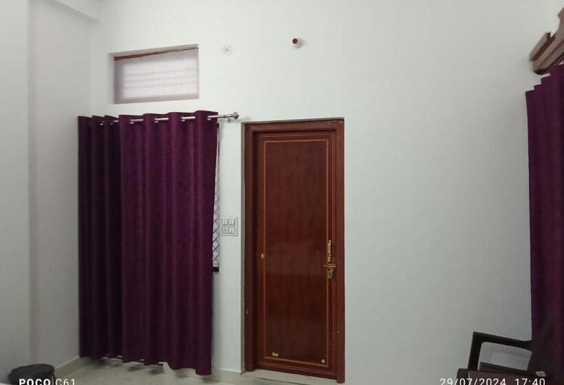 デラックスルーム, Maa Vaishno Paying Guest House