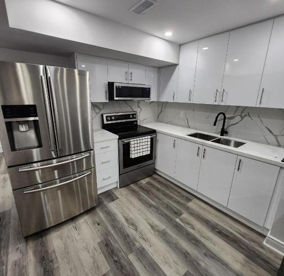 스탠다드 룸 공동 욕실, New Modern Room In Innisfil