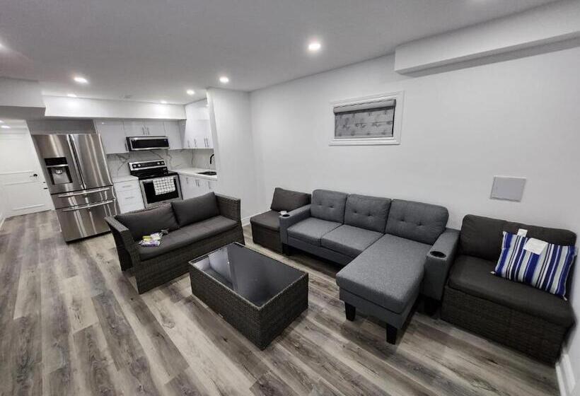 带共用浴室的标准房间, New Modern Room In Innisfil