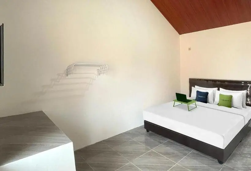 スタンダードルーム, Urbanview Hotel Nerine S Glamping Village Cipanas By Reddoorz