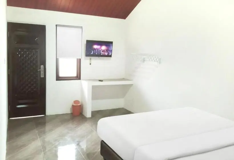 スタンダードルーム, Urbanview Hotel Nerine S Glamping Village Cipanas By Reddoorz