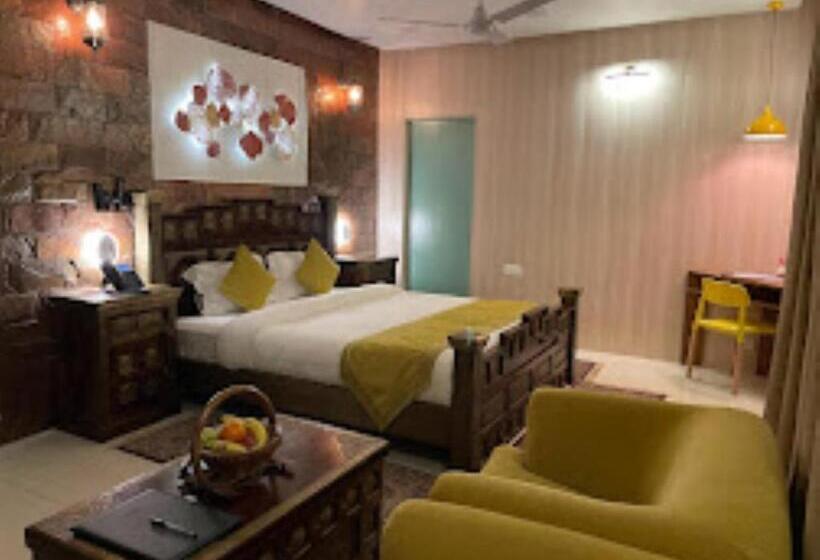 Семейный Номер, Yashmay Villa Club & Resort,gonda