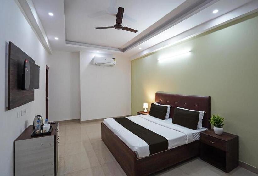 トリプルクラシックルーム, O Noida Stays