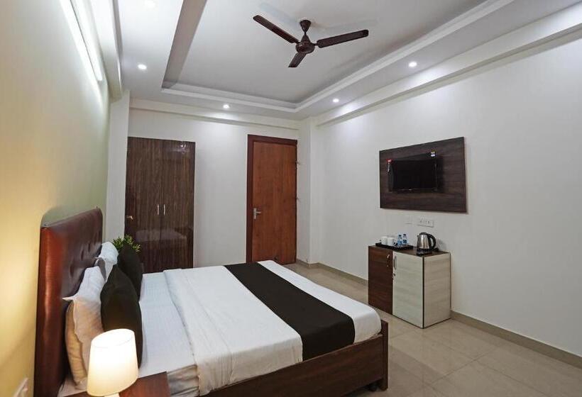 トリプルクラシックルーム, O Noida Stays