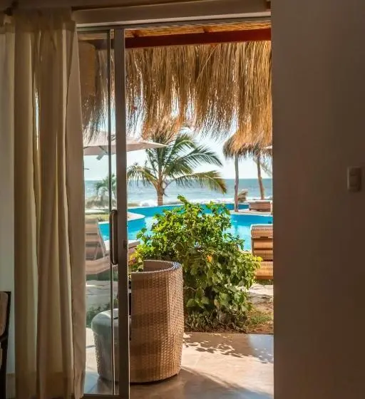 سوییت, Beso De Sal Resort