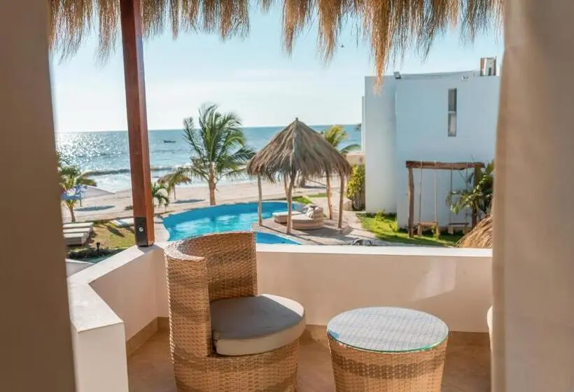 اتاق لوکس با چشم‌انداز استخر, Beso De Sal Resort