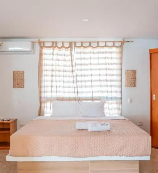 اتاق لوکس با چشم‌انداز استخر, Beso De Sal Resort