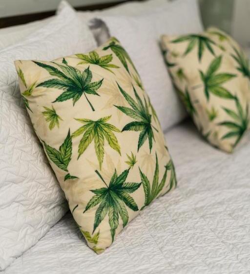 غرفة قياسية, Depot Village