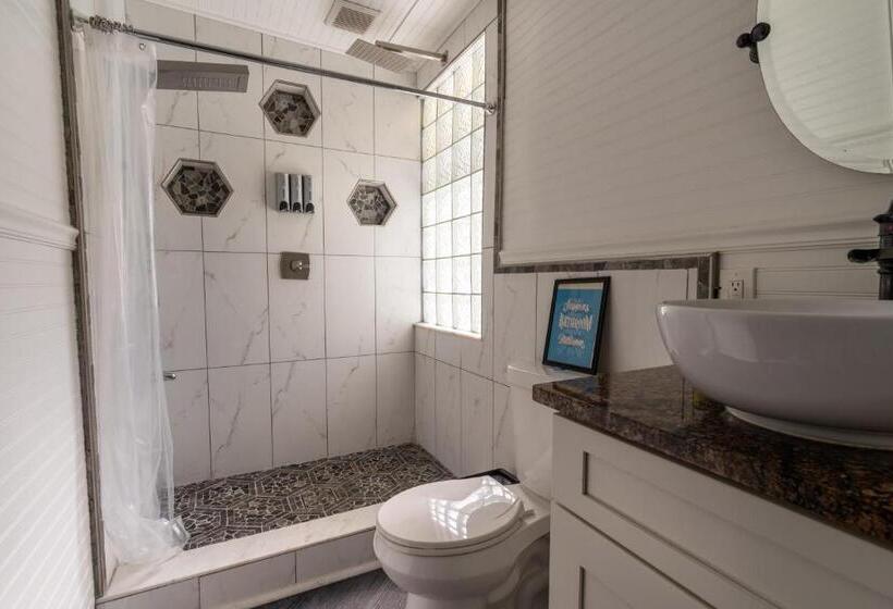 إستوديو قياسى, Depot Village