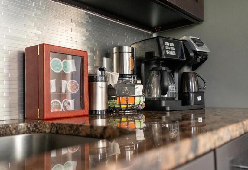 إستوديو قياسى, Depot Village