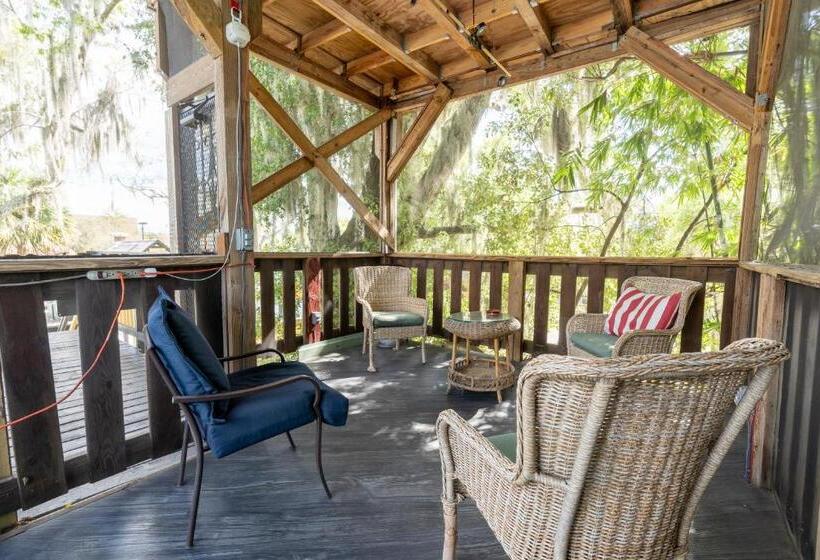 جناح, Depot Village