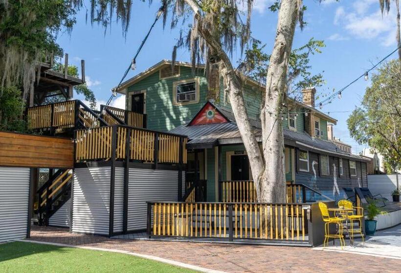 جناح, Depot Village