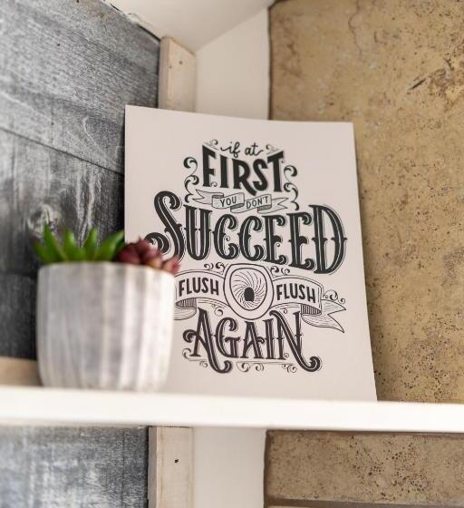 غرفة قياسية, Depot Village