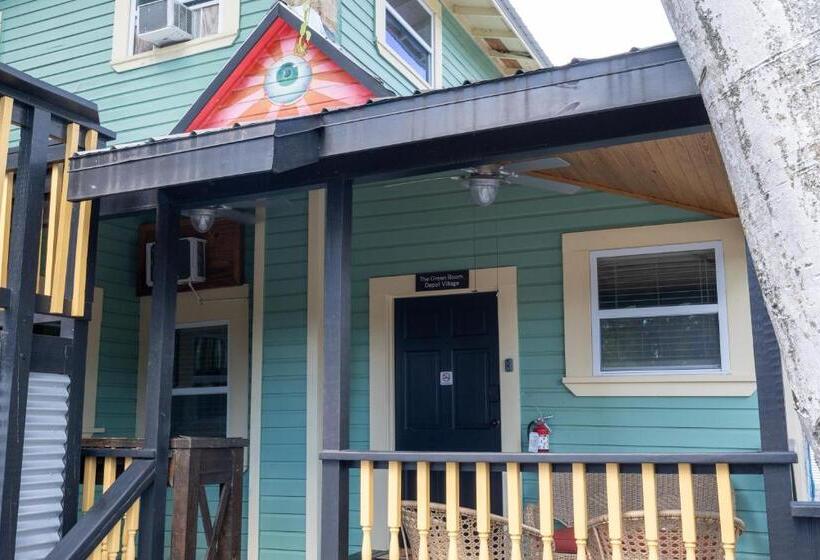 غرفة قياسية, Depot Village