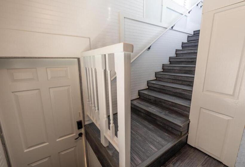 إستوديو قياسى, Depot Village