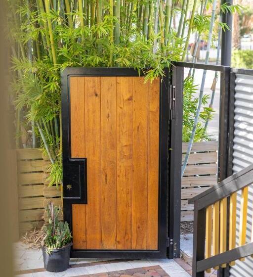 إستوديو قياسى, Depot Village