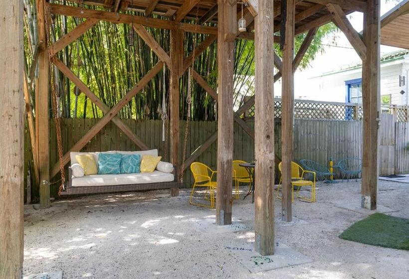 إستوديو قياسى, Depot Village