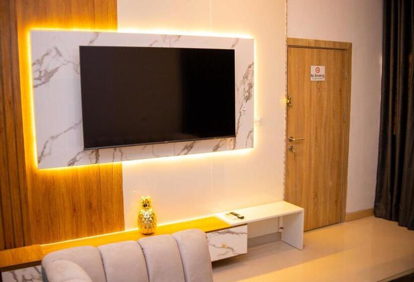 سوئیت با بالکن, Dozubel