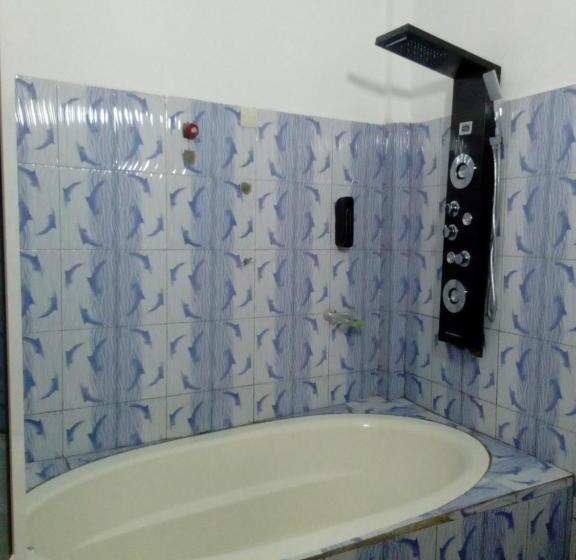 Suite com Varanda, Eka Elite