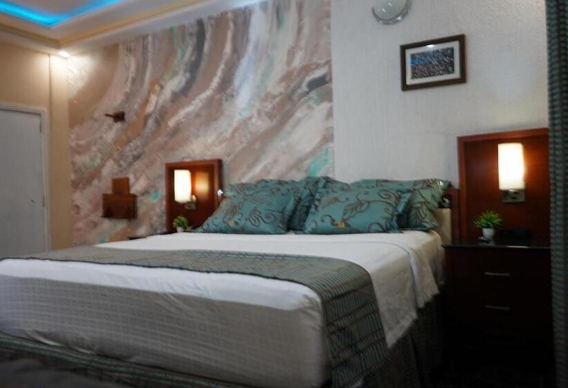 Suite com Varanda, Eka Elite