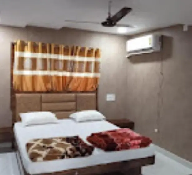 Deluxe Zimmer, Panchanan Junagrh