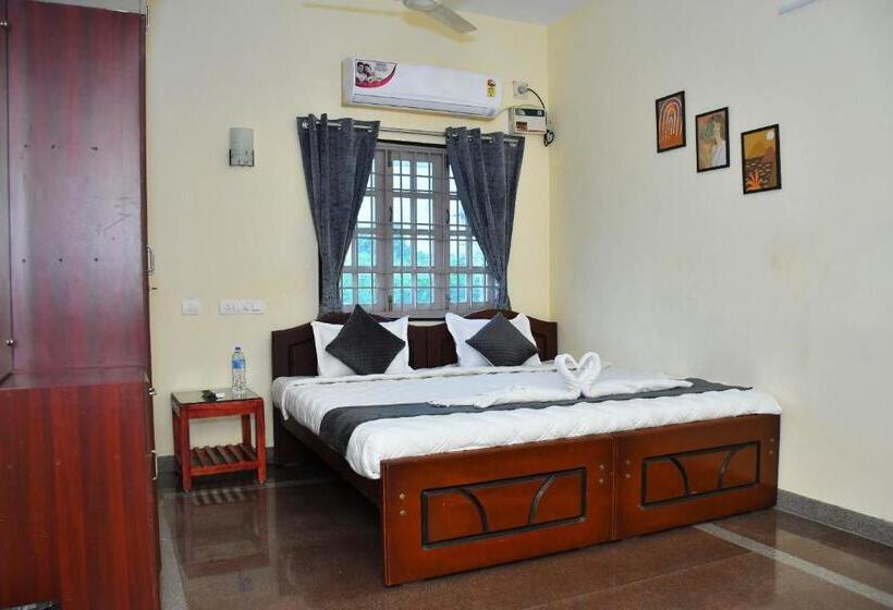 스탠다드 룸, Revive Inn Pondy   Rooms & Villa