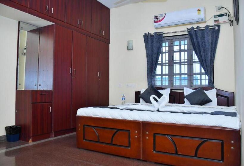 스탠다드 룸, Revive Inn Pondy   Rooms & Villa