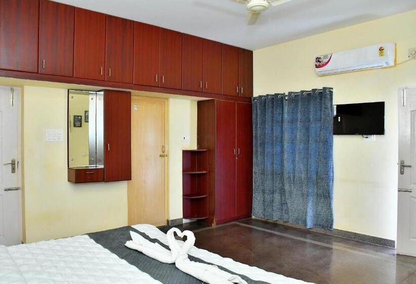 Quarto Deluxe, Revive Inn Pondy   Rooms & Villa