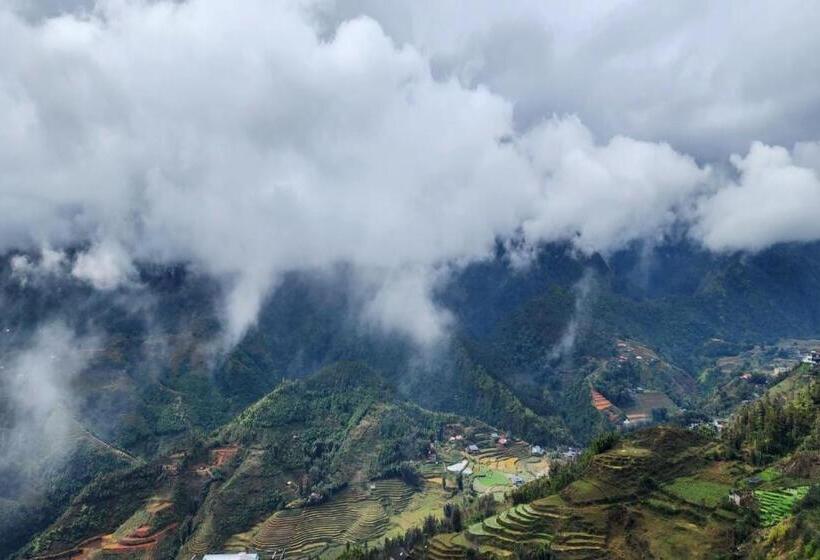 سوئیت جونیور با چشمانداز کوهستان, Sapa View Spring Garden