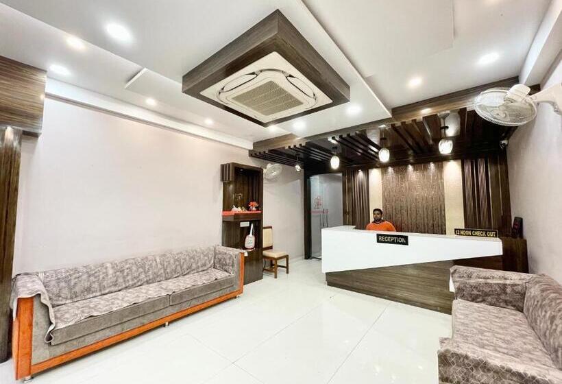 Номер Deluxe, Nandini Palace ! Varanasi ! होटल नंदिनी पैलेस  హోటల్ నందిని ప్యాలెస్ ! Fully Air Conditioned Hotel F