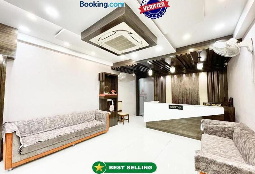 Habitación Economy, Nandini Palace ! Varanasi ! होटल नंदिनी पैलेस  హోటల్ నందిని ప్యాలెస్ ! Fully Air Conditioned Hotel F