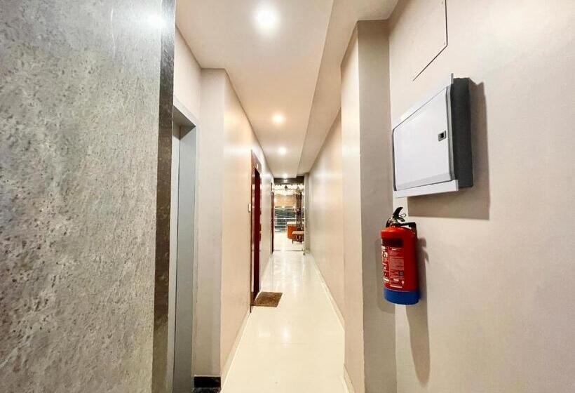 Habitación Economy, Nandini Palace ! Varanasi ! होटल नंदिनी पैलेस  హోటల్ నందిని ప్యాలెస్ ! Fully Air Conditioned Hotel F