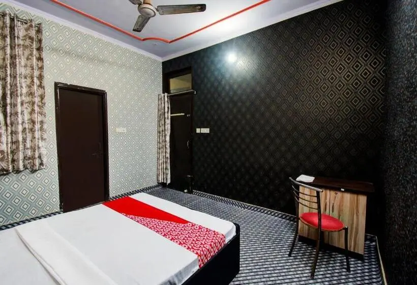 Classic Kolmen Hengen Huone, Oyo Hotel Rao Residency