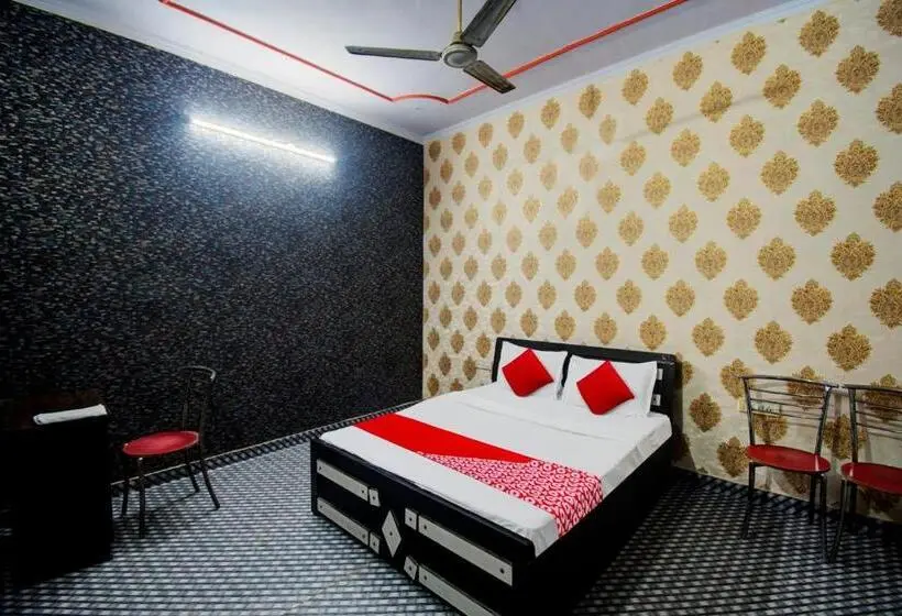 Classic Kolmen Hengen Huone, Oyo Hotel Rao Residency