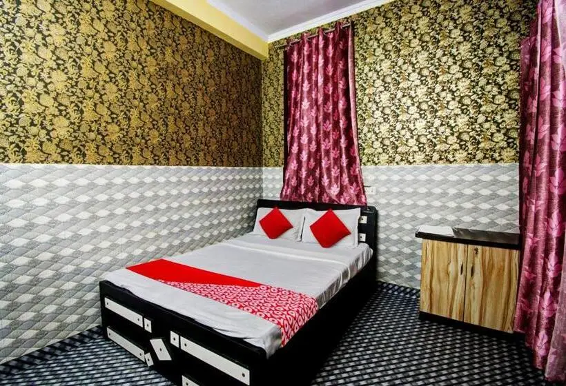 Classic Kolmen Hengen Huone, Oyo Hotel Rao Residency