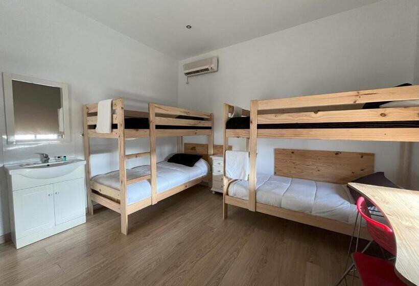 اتاق استاندارد چهارنفره با سرویس بهداشتی مشترک, Pensión Galicia