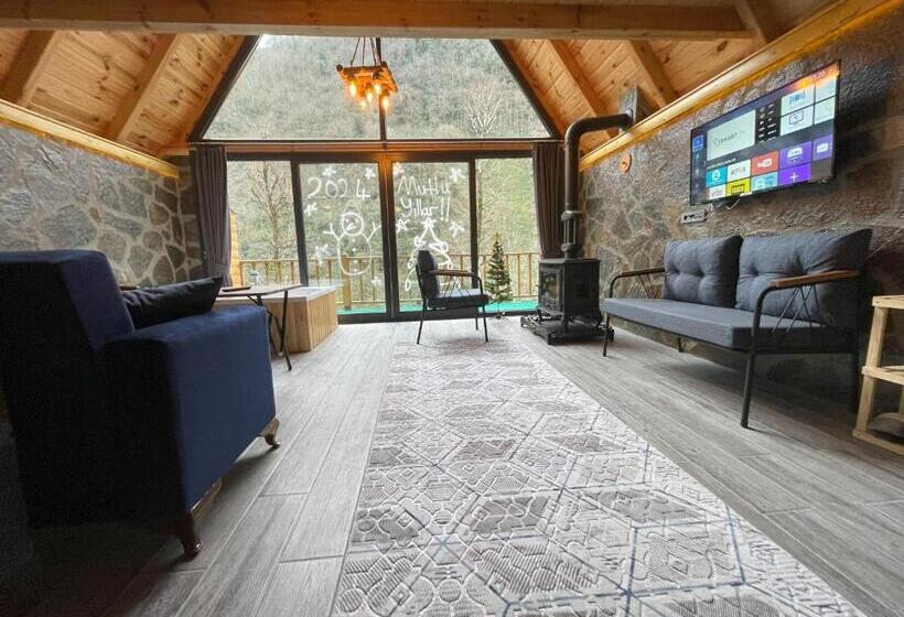 Люкс Вид на Реку, Golden Rose Bungalov