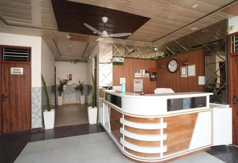ファミリールーム, Shree Padam