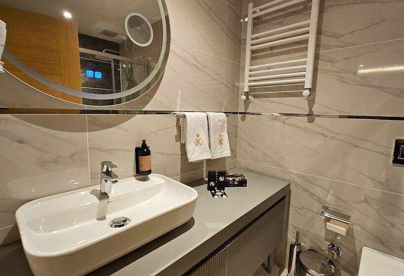 スタンダードルーム, The Külsümz