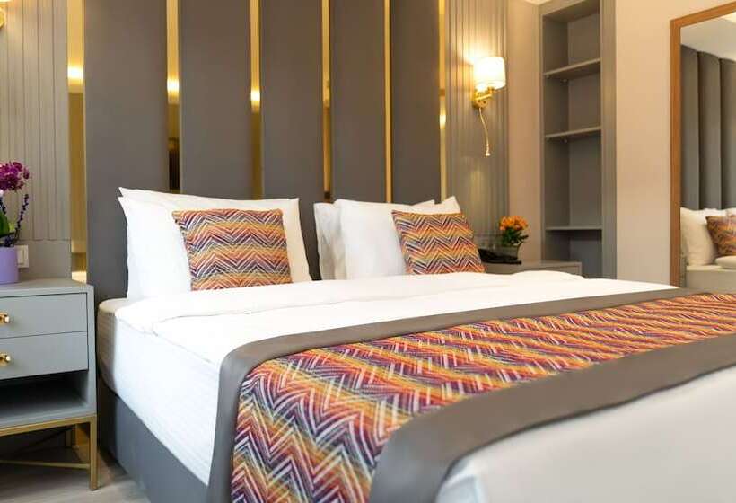 スタンダードルーム, The Külsümz