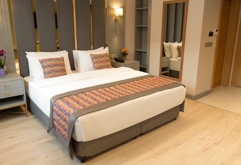 スタンダードルーム, The Külsümz