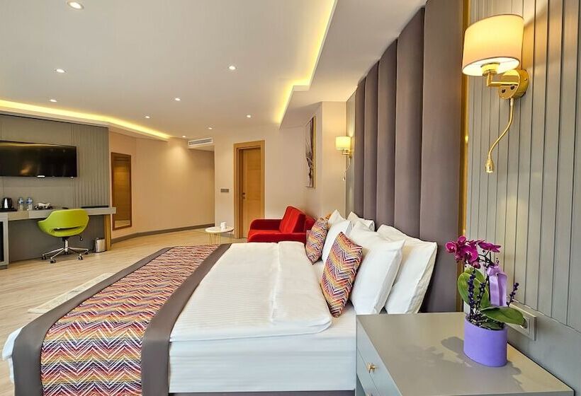 デラックスルーム, The Külsümz