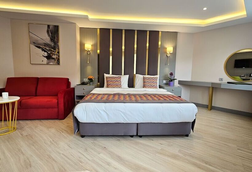 デラックスルーム, The Külsümz