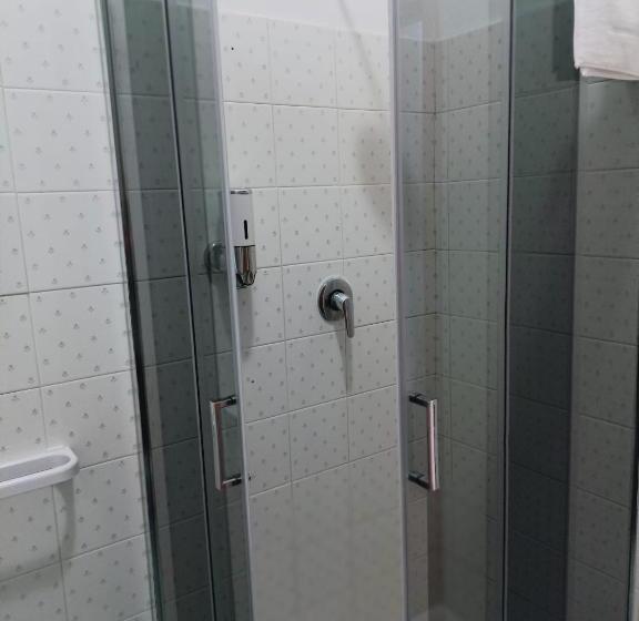 ファミリールーム, F.a.m.s