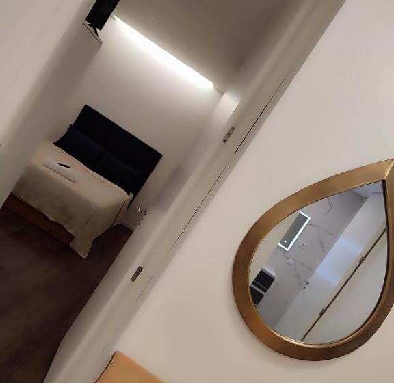 اتاق خانوادگی, Casa Augusta 4